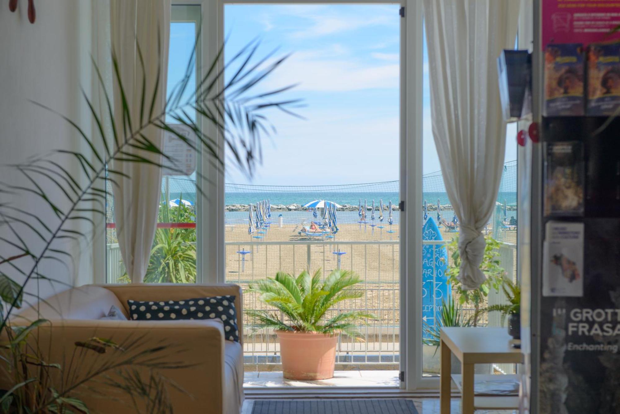 רימיני Nautic Beach Hotel מראה חיצוני תמונה