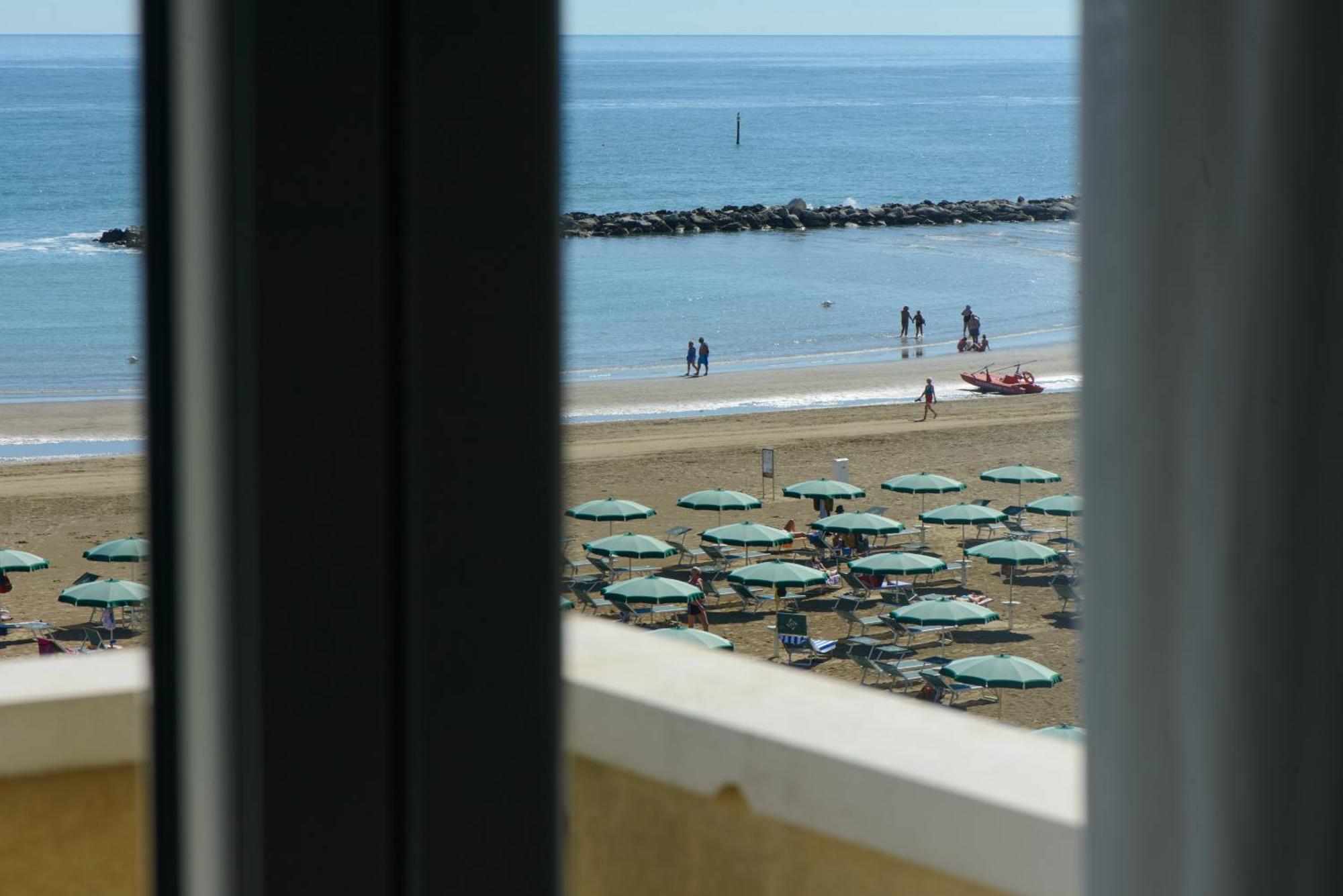 רימיני Nautic Beach Hotel מראה חיצוני תמונה