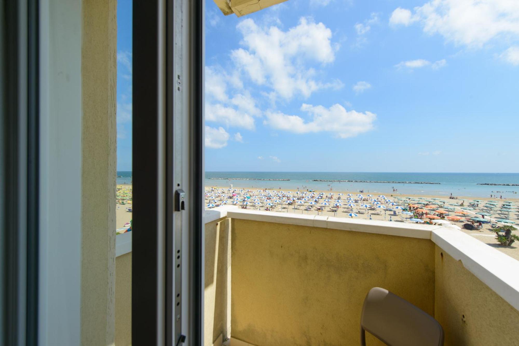 רימיני Nautic Beach Hotel מראה חיצוני תמונה